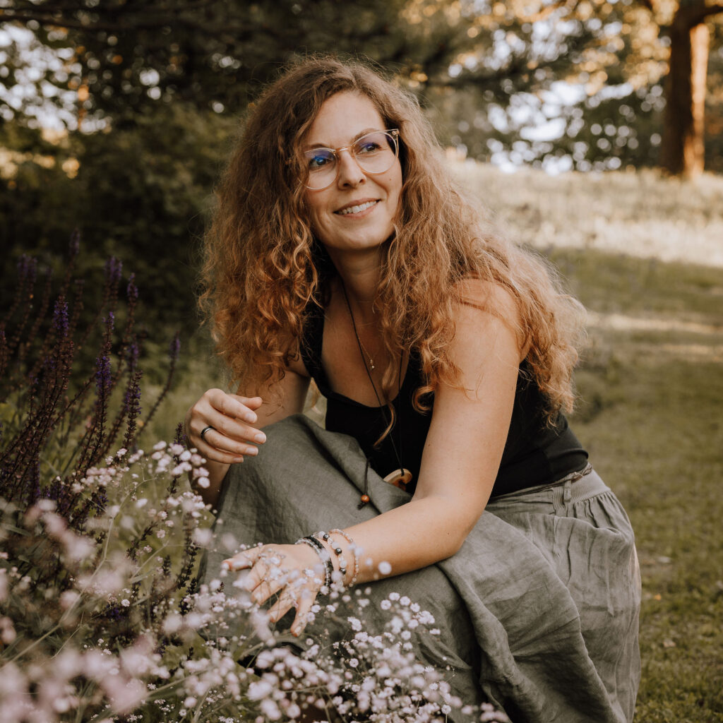 Portrait von Stephanie in der Natur