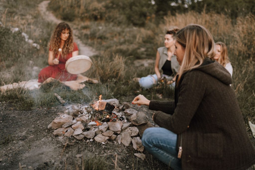 Frauen am Feuer